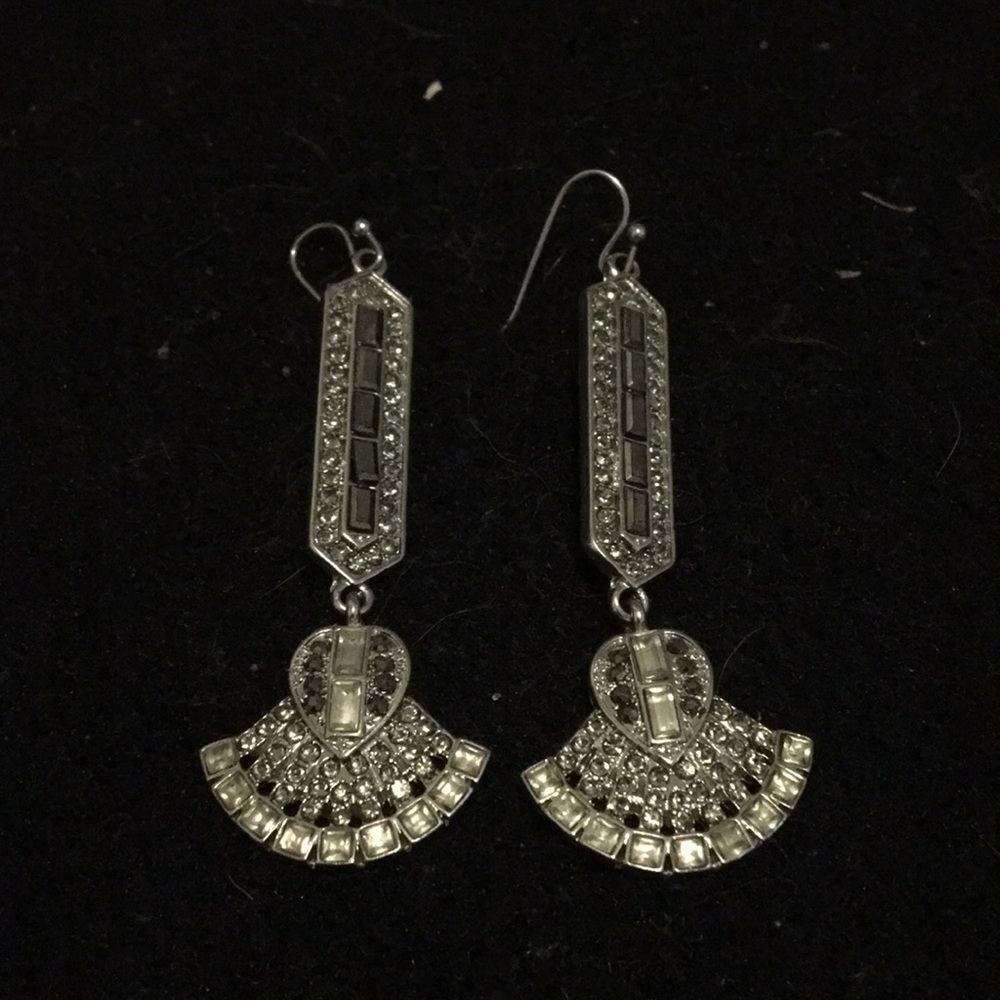👌🏼2/$8 Art Deco earrings